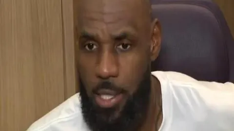 “快船气势如虹，17胜12佳绩！挑战极限，他们能否在这魔鬼主场再创辉煌？”